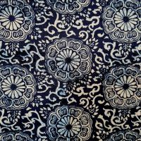 Stoff Baumwollstoff "Blaudruck Paranga" Ranken und Rosetten indigoblau weiß 0,5 Stoff Baumwollstoff "Blaudruck Paranga" Ranken und Rosetten indigoblau weiß 0,5