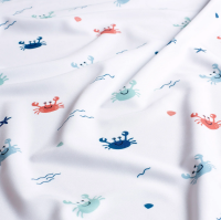 Stoff Meterware Jersey Badeanzugstoff "Krabben" weiß blau rot LSF50 recycled Polyester 0,5 Stoff Meterware Jersey Badeanzugstoff "Krabben" weiß blau rot LSF50 recycled Polyester 0,5