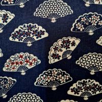 Stoff Baumwolle "Pekin" Fächer indigo weiß rot 0,5 Stoff Baumwolle "Pekin" Fächer indigo weiß rot 0,5