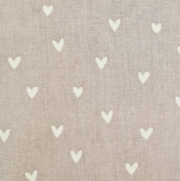 Stoff Meterware Baumwollstoff beschichtet "Tiamo" Herzen beige weiß wasserfest 0,5