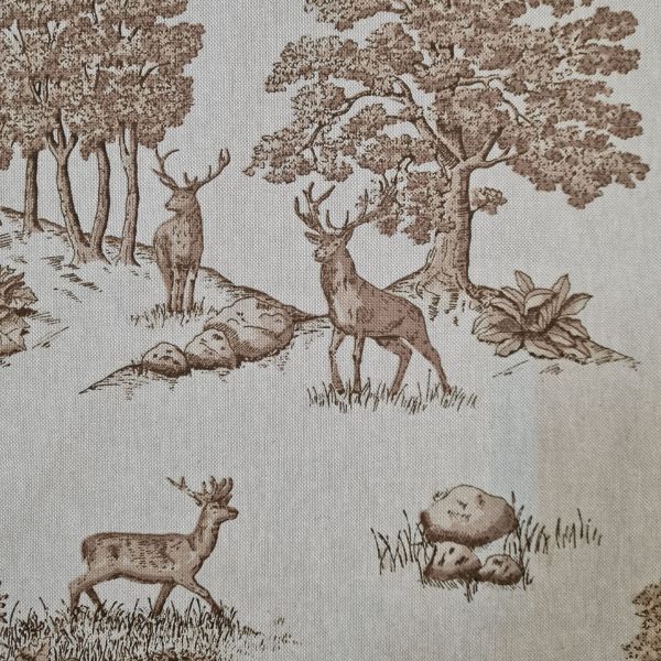 Stoff Meterware Baumwolle pflegeleicht "Toile de Foret" natur Hirsche Wald braun 0,5