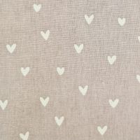 Stoff Meterware Baumwollstoff beschichtet "Tiamo" Herzen beige weiß wasserfest 0,5 Stoff Meterware Baumwollstoff beschichtet "Tiamo" Herzen beige weiß wasserfest 0,5