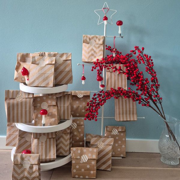 24-teiliger Adventskalender mit Stoffstücken – Ein Unikat für kreative Näher:innen