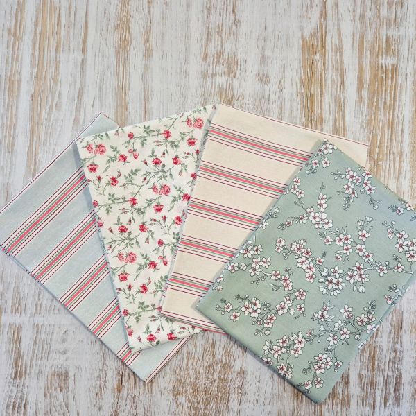 Stoffpaket "Blüten und Streifen" Patchwork Täschchen Geschenkverpackung 4 Stücke a 50cm x 80cm